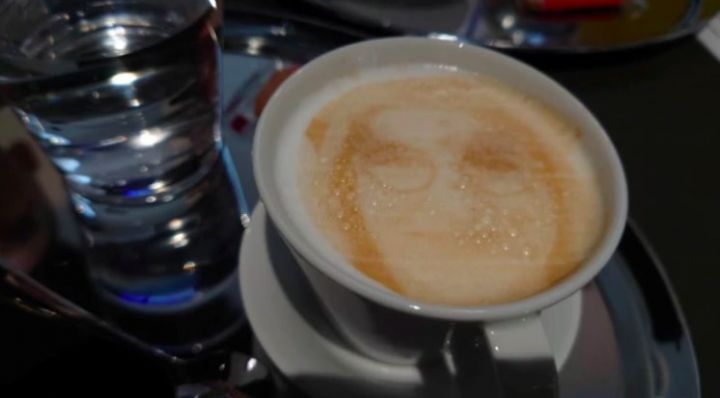 Užijú si to aj narcisti. Robot uvarí selfieccino